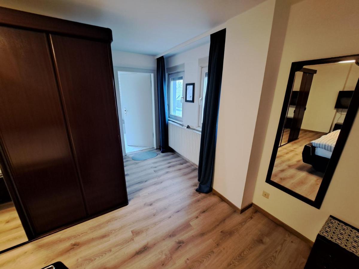Muttis Apartment Мёнхен-Гладбах Экстерьер фото